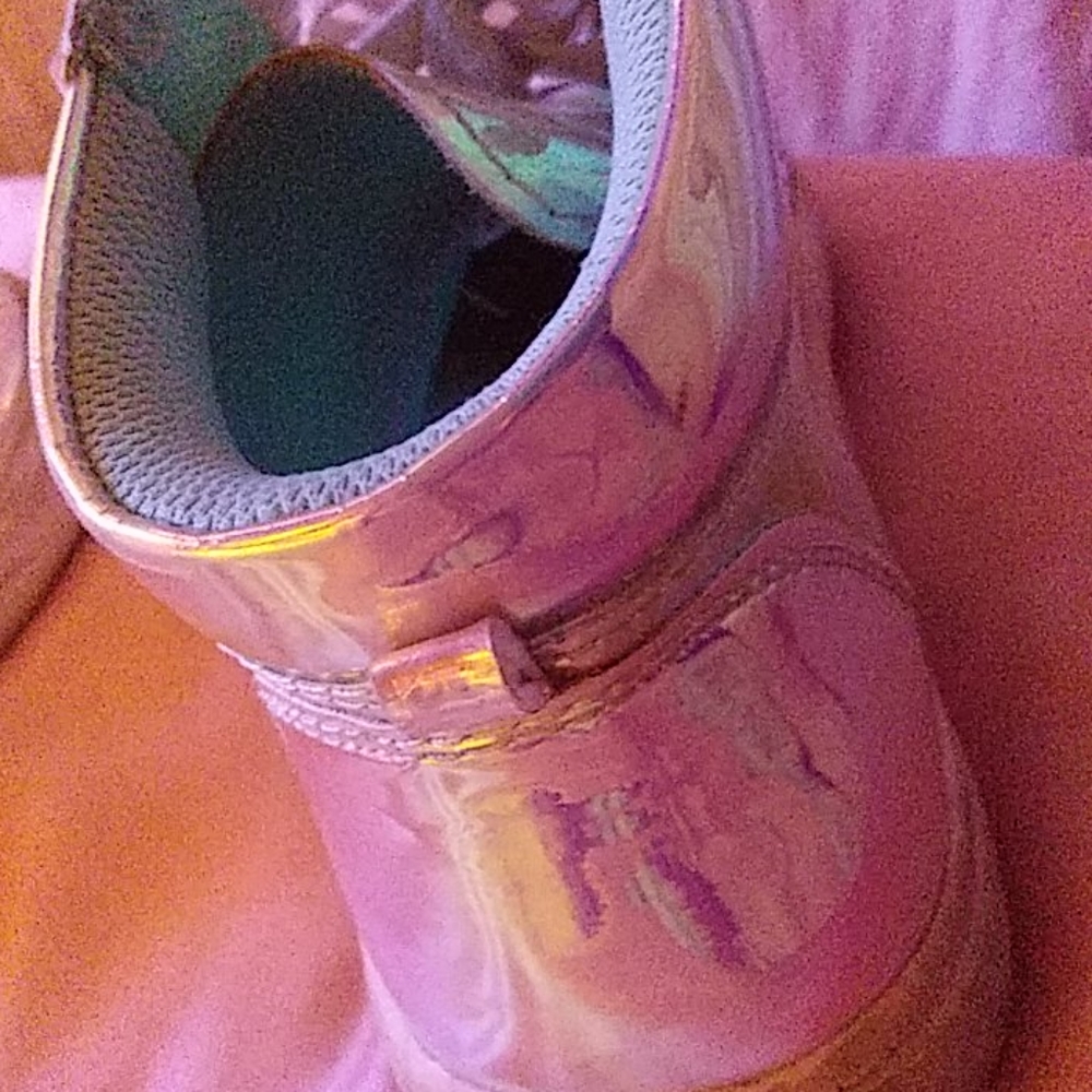 shoes - Picture 3 of 4